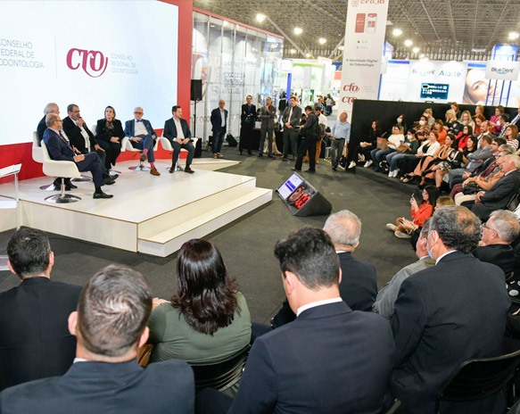 ABIMO participa de abertura da Arena CFO no evento