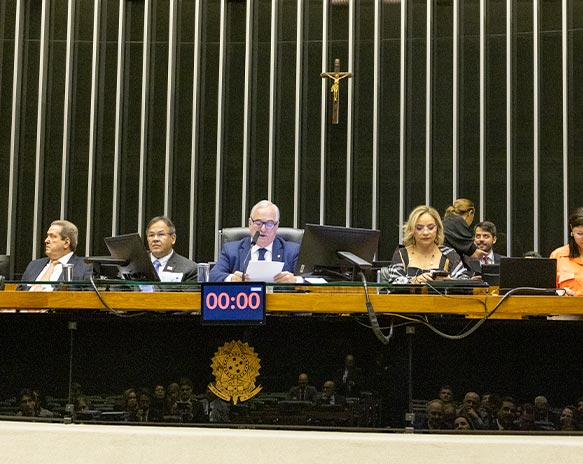 Câmara dos Deputados homenageia CNSaúde pelos 30 anos de trajetória