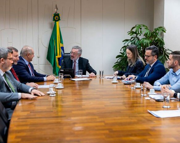 ABIMO leva ao MDIC propostas para fortalecer a indústria nacional de dispositivos médicos e reduzir vulnerabilidades do SUS
